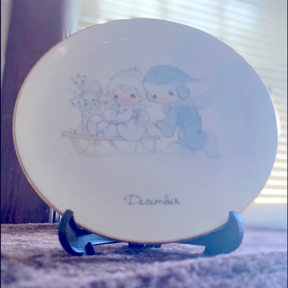 Precious Moments “December Plate” - Picture 2 of 3
